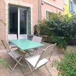 Charming Townhouse With Garden In The City Of Love