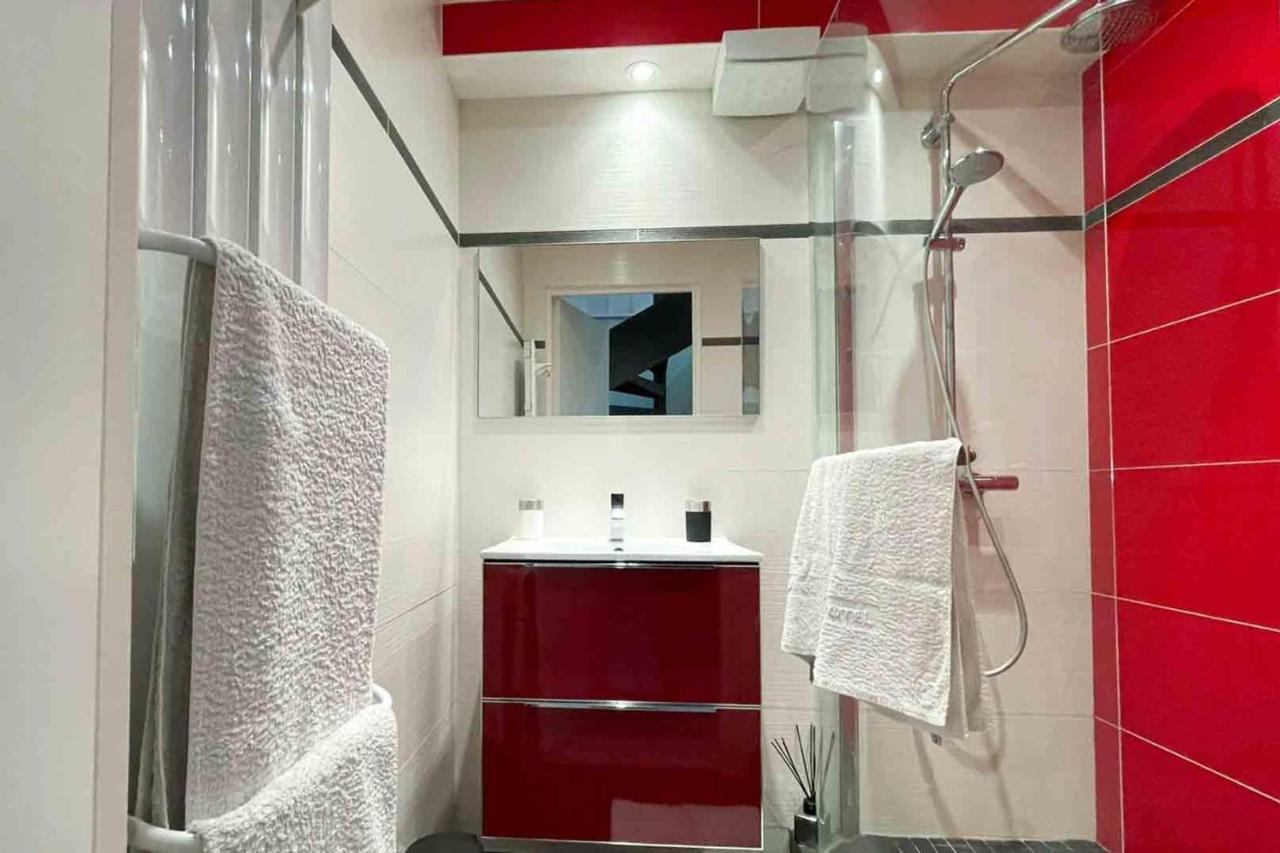 Charming Townhouse With Garden In The Of Parigi